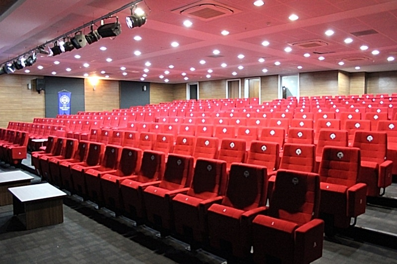 Konferans Salonu Ses Yalıtımı | Net ve Profesyonel Toplantı Deneyimi | Sessiz Akustik